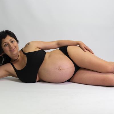 Fotografía de estudio de embarazada